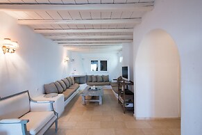 Beautiful Villa at Panormos