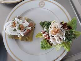 Tante Tut & Onkel E Hotel