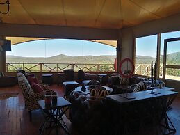 Emayian Luxury Camp
