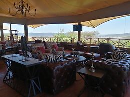 Emayian Luxury Camp