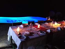 Emayian Luxury Camp