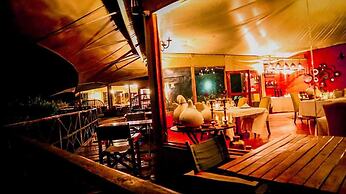 Emayian Luxury Camp