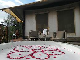 Emayian Luxury Camp