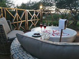 Emayian Luxury Camp