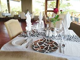 Emayian Luxury Camp