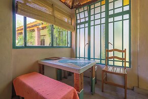 Casa del Árbol Hostel