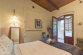 Casa del Árbol Hostel