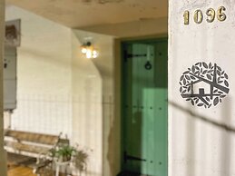 Casa del Árbol Hostel