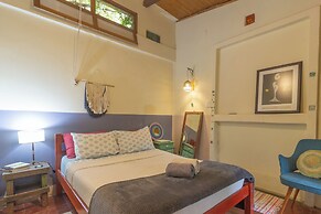 Casa del Árbol Hostel