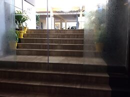 Iroomz Hotel SR Grand