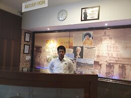 Iroomz Hotel SR Grand
