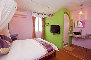 HANA B & B