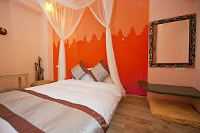 HANA B & B