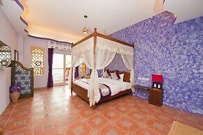 HANA B & B