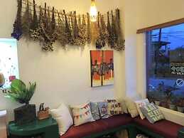 HANA B & B