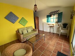 HANA B & B