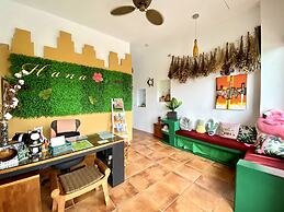 HANA B & B