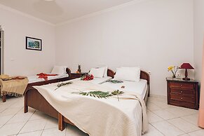 Dinos Hotel