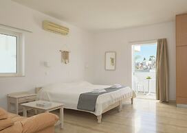 Reina Apartments