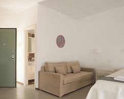 Reina Apartments