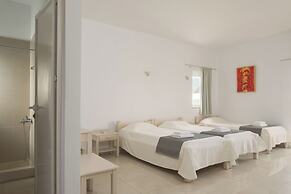 Reina Apartments