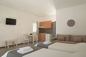 Reina Apartments