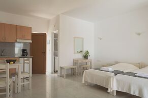 Reina Apartments