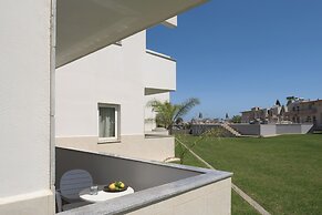 Reina Apartments