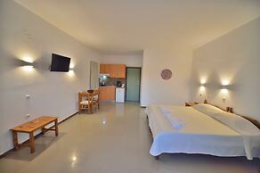 Reina Apartments