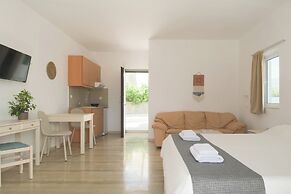 Reina Apartments