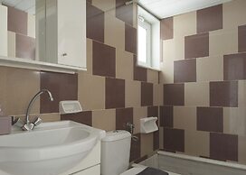 Reina Apartments