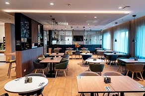 Holiday Inn Eindhoven Airport by IHG