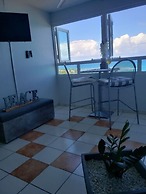 Breezy Beachfront apt. View of Paradise