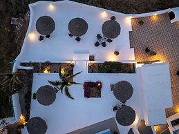 Ancient Thera Apartments