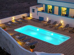Ancient Thera Apartments