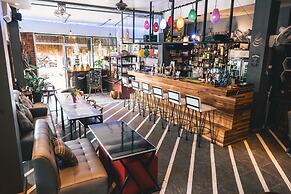 Faraway Suites - Hostel