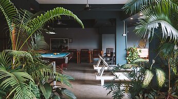 Faraway Suites - Hostel