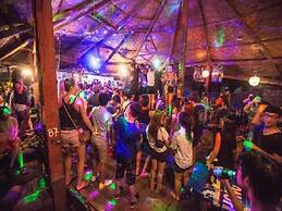 Faraway Suites - Hostel