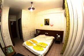 El Latino Otel