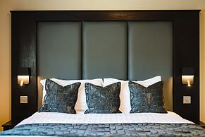 Crown Lodge Hotel