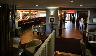 Crown Lodge Hotel