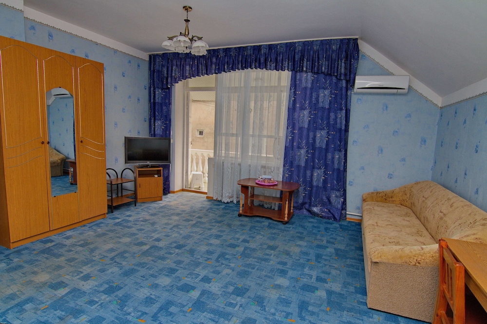 Lazur Guest House