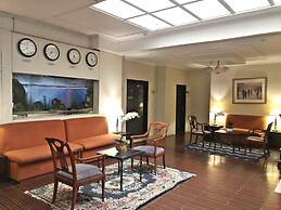 Royale Tagaytay B&B