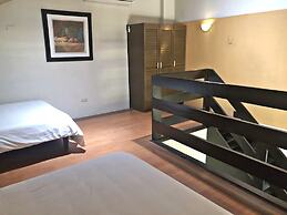 Royale Tagaytay B&B
