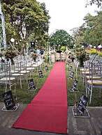 Royale Tagaytay B&B