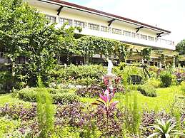 Royale Tagaytay B&B