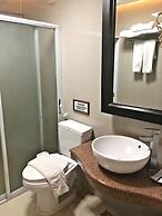 Royale Tagaytay B&B