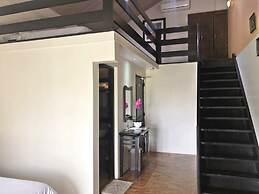 Royale Tagaytay B&B