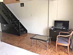 Royale Tagaytay B&B