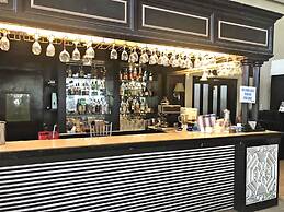 Royale Tagaytay B&B